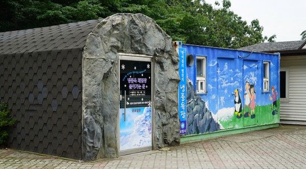 외부 온도가 올라갈수록 더욱 시원해지는 특성 폐광의 자연풍을 이용한
